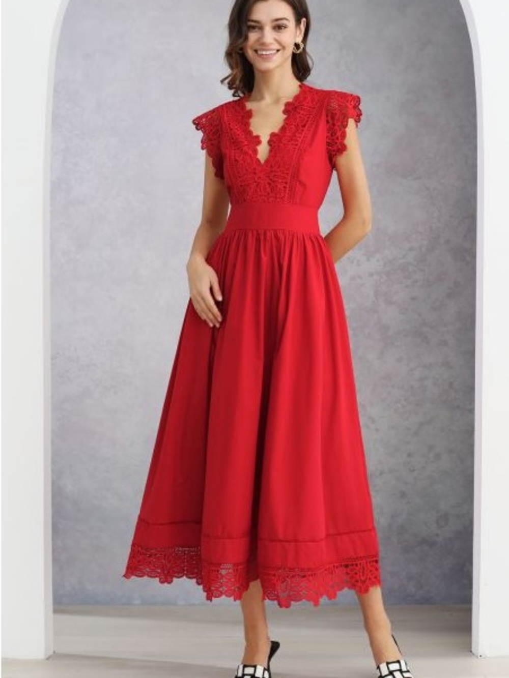 CHICWISH NWOT V-NECK LACE PANELLED SLEEVELESS MAXI DRESS IN RED